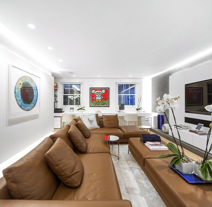 Search London Penthouse Renovation for a Young Art-Collector Couple