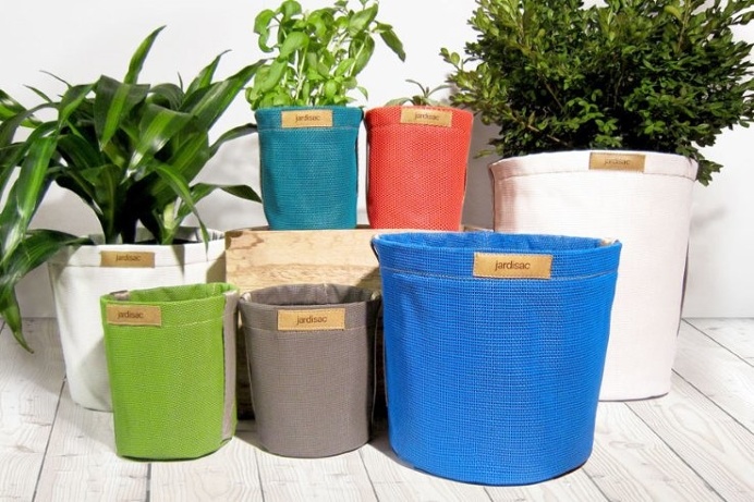 The Jardisac pots give plants a better air circulation than conventional pots. They are designed to let water run through the soil with maxi