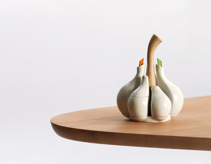 photoAlquimia — Madrid, Spain #packaging #ceramic #object #garlic #centerpiece