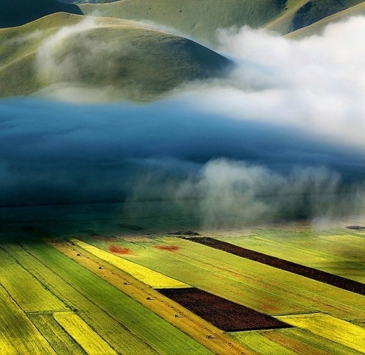Nature photographs by Edmondo Senatore | Best Bookmarks #mountain #photography #cloud #landscape