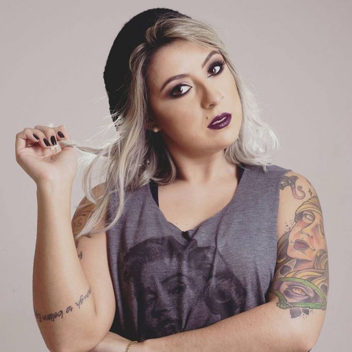 Renata Jardim – Expression and Easiness