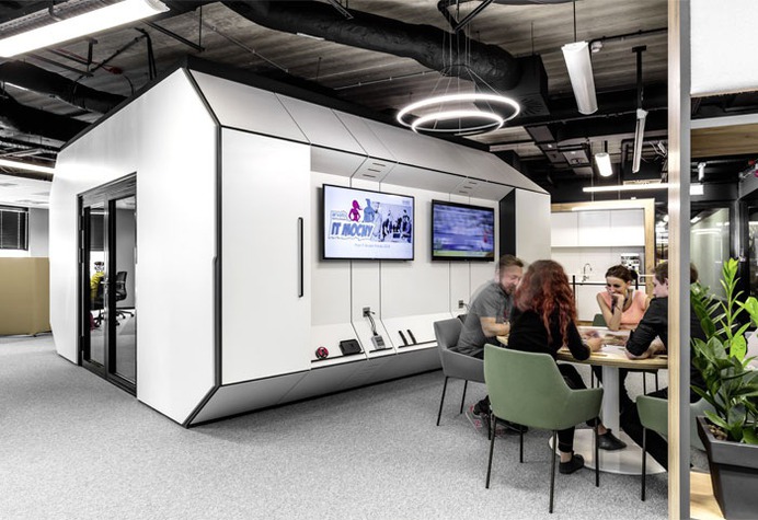 IT Mocny Office Space by ZONA Group - InteriorZine