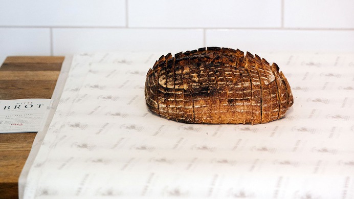 Mitte Brot Artisan Bread - Mindsparkle Mag Studio Born designed Mitte Brot – a boutique bakery, which produces daily fresh-from-the-oven artisan sourdough breads. Their breads are crafted using only natural and locally sourced goods from various regions in Turkey. #logo #packaging #identity #branding #design #color #photography #graphic #design #gallery #blog #project #mindsparkle #mag #beautiful #portfolio #designer