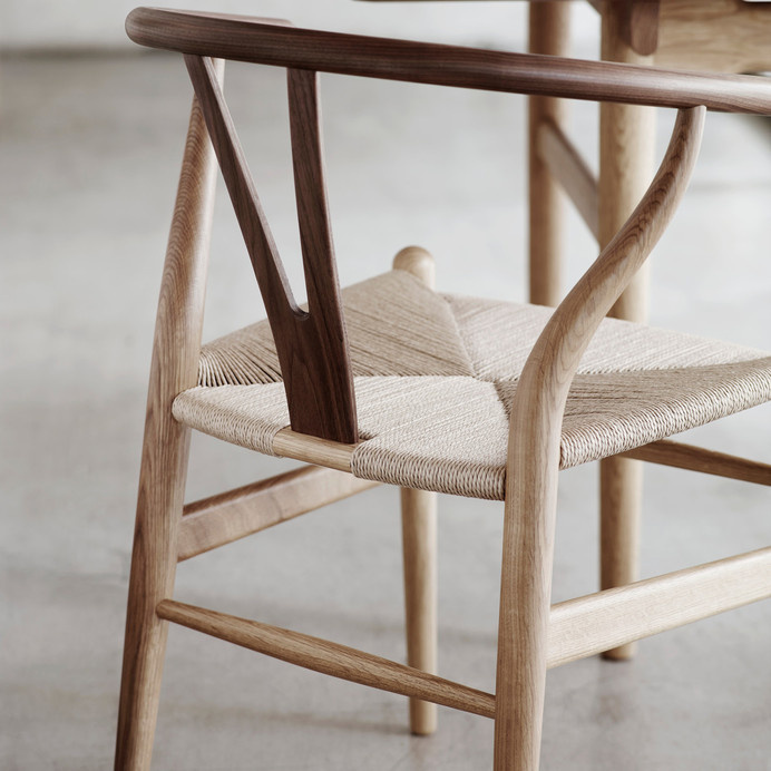 Carl Hansen - CH24 Wishbone Chair - Eiche geölt und geräuchert / Naturgeflecht #chair