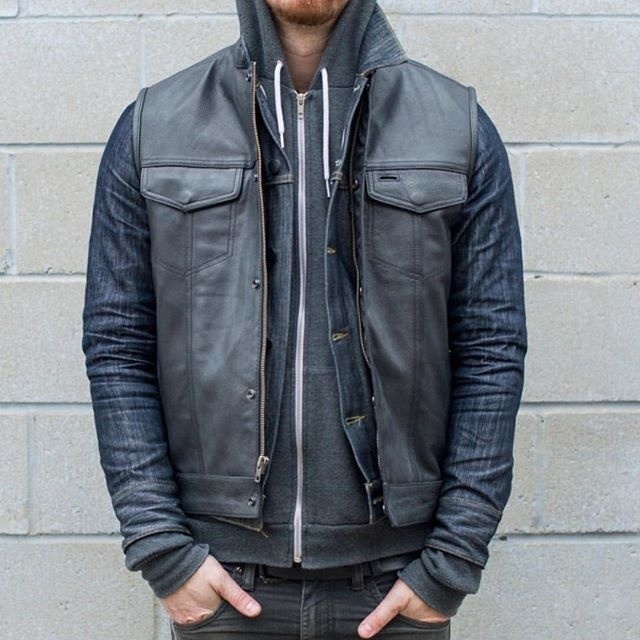 Chaleco de Cuero Lone Wolf Co. Build to last! #HandMadeLeatherVest - $240mil 🇨🇴Envios a todo el país🇨🇴 Ventas Whatsapp: ( 57)30