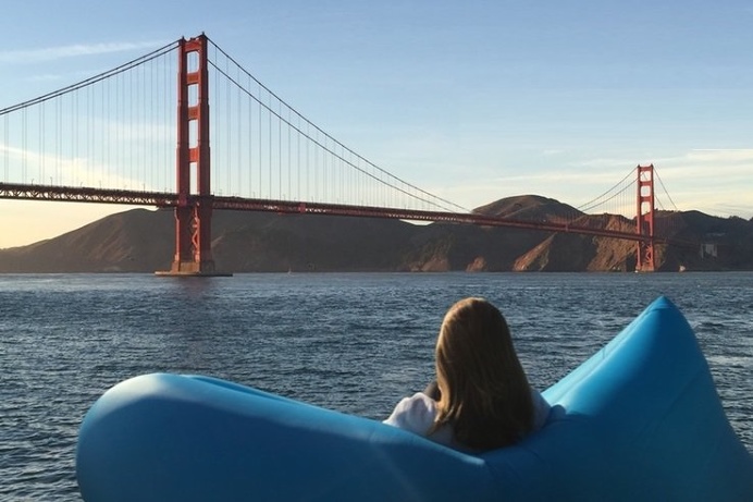 The KozÄ" inflatable #chair provides comfort anywhere you go. Pull it out, give it a wave, and you have a chair wherever you are. #productde