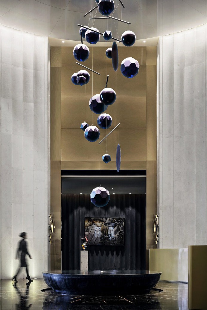 Perfect Interpretation of Playful Art in a Dramatic Space