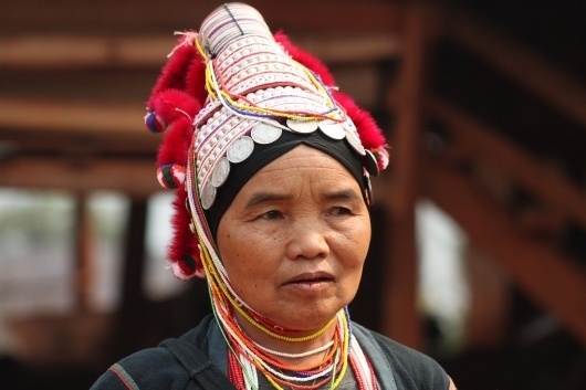 Google Image Result for http://1.bp.blogspot.com/-MOK3_KwhkC8/T3undTNp1hI/AAAAAAAAA6k/lslggzK73aA/s1600/Akha%2Btribal%2Bdoctor.JPG #fashion #tribe #art #thailand