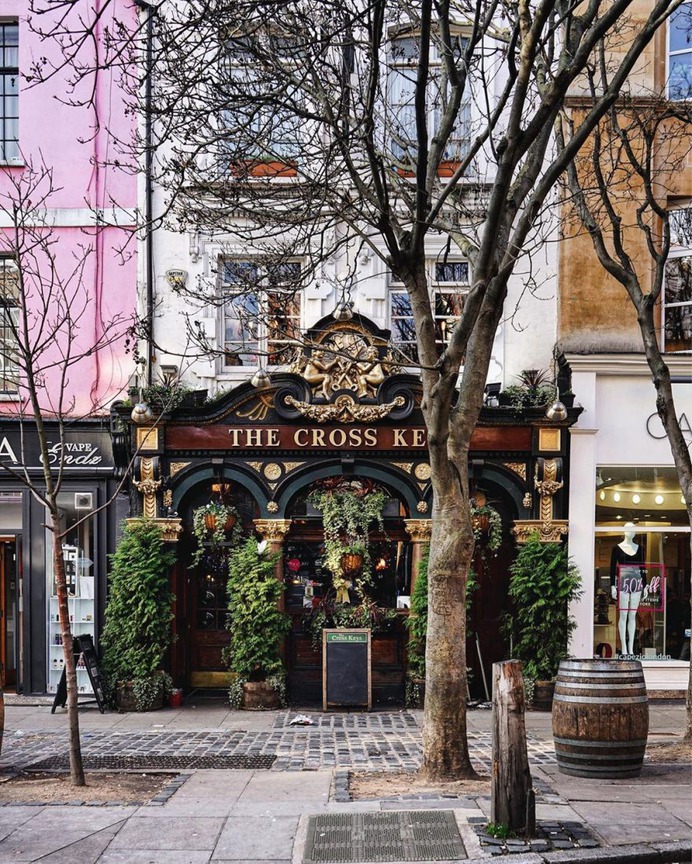 Stunning Street Photography in London by Alex Zouaghi