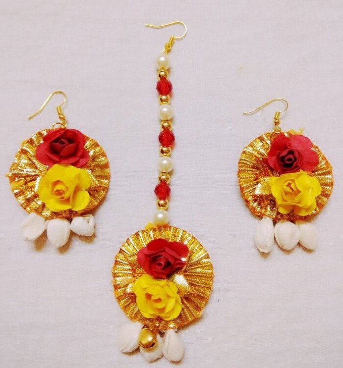 26 Handpicked Gota and Floral Maang Tikka Designs