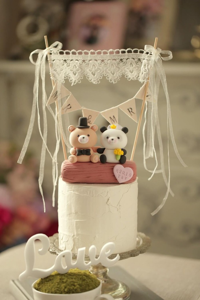 Some Amazing Wedding Cake Toppers That'll Be A Great Addition To Your D-Day Cake