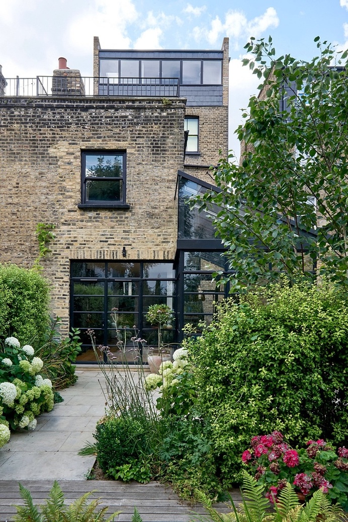 Highbury Hill House by Blee Halligan Architects