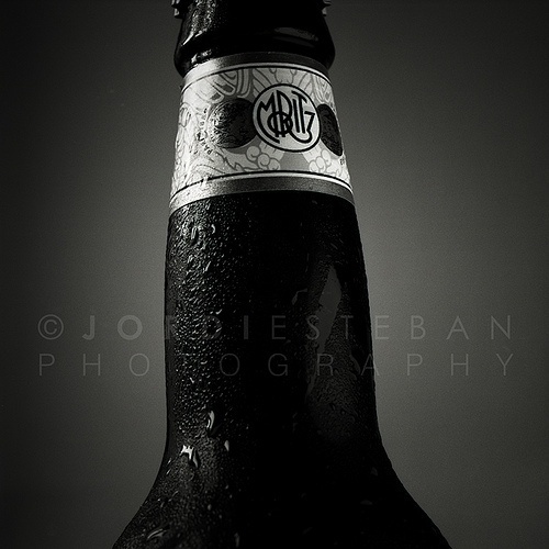 2+2=5 | Flickr: Intercambio de fotos #beer #white #black #minimalism #jordi #esteban #photography #and