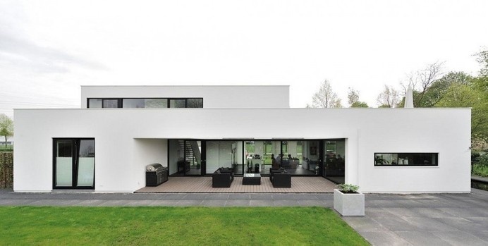 White Contemporary Villa Integrating an Office in the Netherlands #villa #office #architecture #contemporary