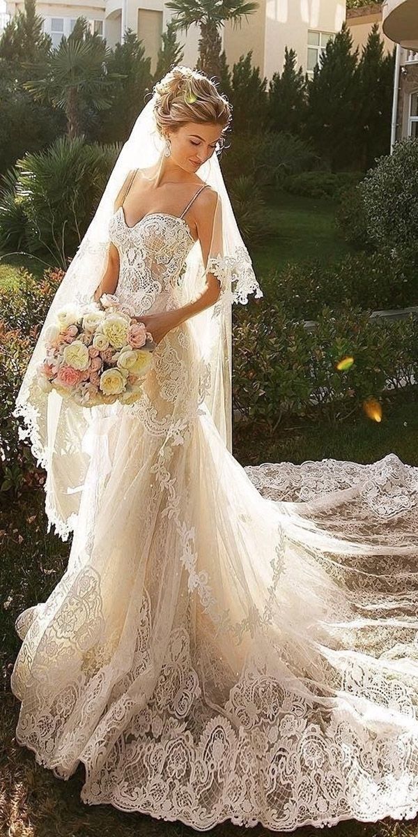 If you are looking for timeless or gorgeous styles, you will love our selection. Here you find light and luxury lace fabrics and classic silhouettes.