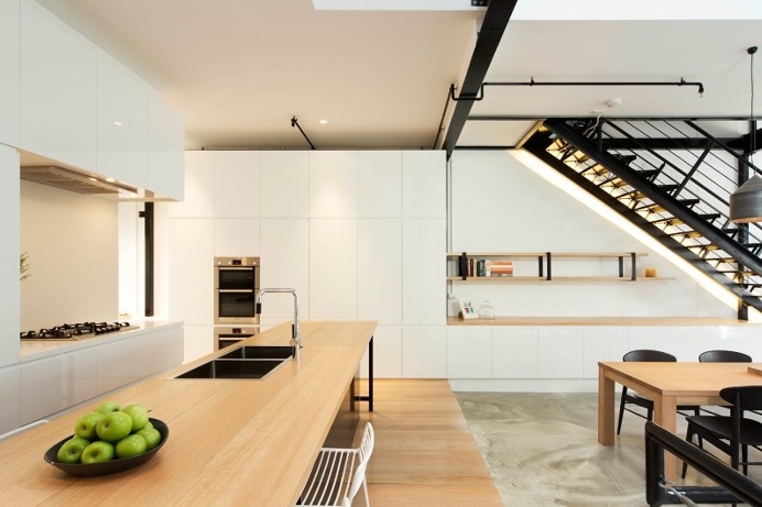Warehouse space transformed into a bright house