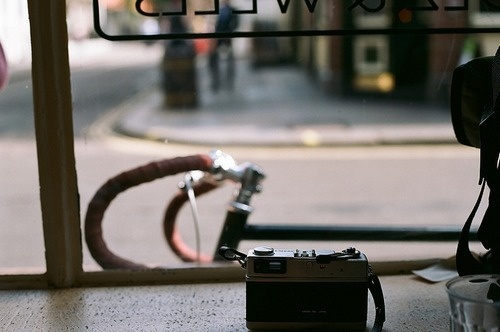tumblr_l6a6z3caMi1qau50i.png (500×332) #camera #photo #bicycle
