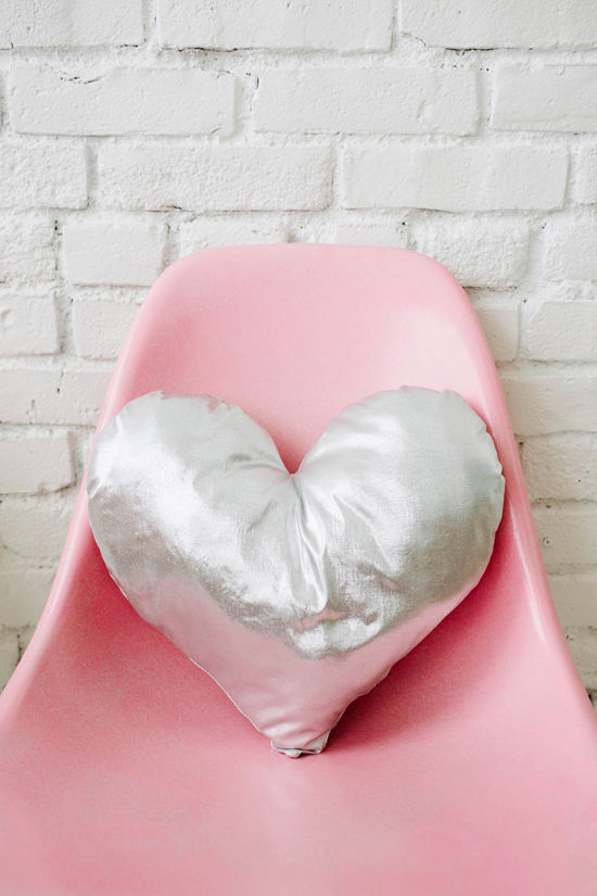 DIY heart pillow | designlovefest #heart #brick #white #pink #silver #chair