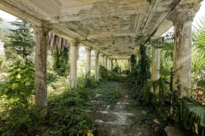 nature-reclaiming-abandoned-places-22 #abandoned #photography