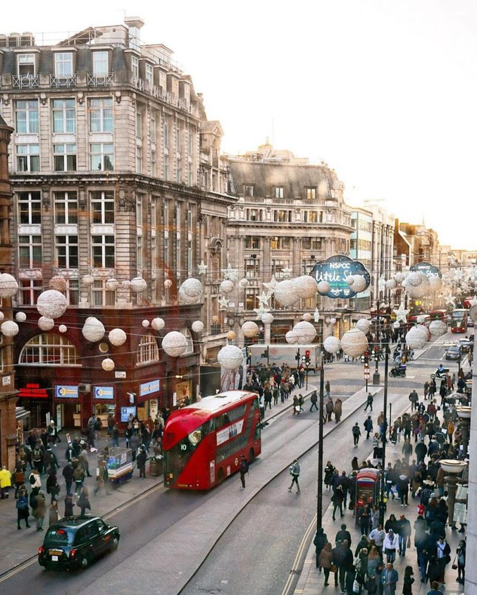 Stunning Street Photography in London by Alex Zouaghi