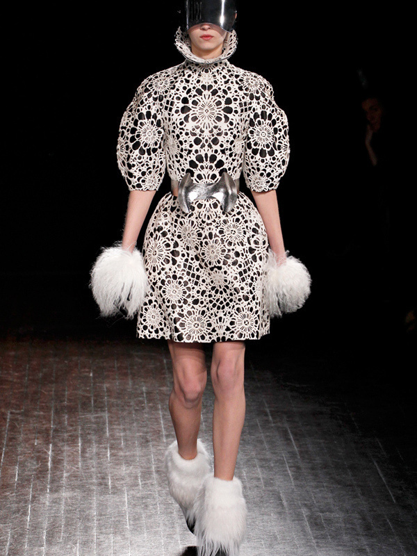Nothing Gold Can Stay: Alexander McQueen F/W 2012 on Behance #photograph #textile #mcqueen #fashion #lace