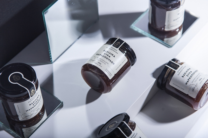 Sikeones Papasotiriou - Markopoulo Royal Figs Marmalade on Behance #packaging #jam #jar #label #minimal #typography #layout #greek #loonatiks #fig #marmalade