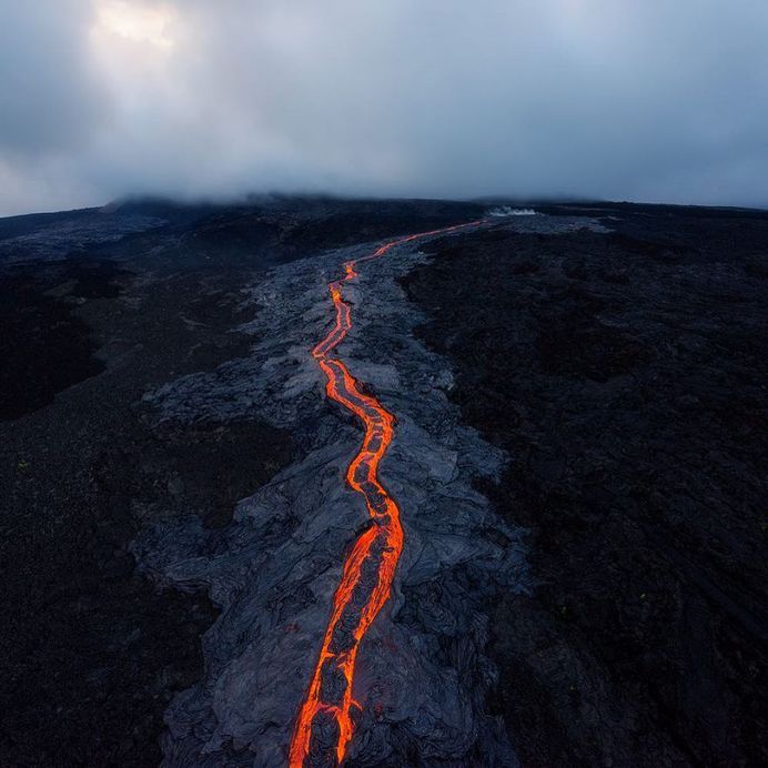 Photographer Tom Kualii Captures Spectacular Lava Flow in Hawaii
