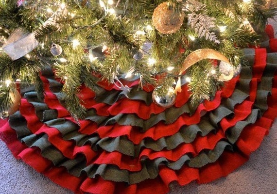 BURLAP RUFFLE CHRISTMAS TREE SKIRT #christmas #diy #holiday