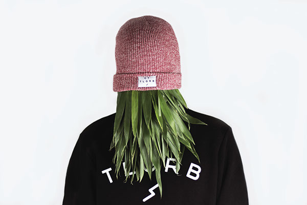 Tailgrab 2014/2015 Editorial on Behance #photoshooting #clothing #white #shooting #branding #apparel #photo #black #tailgrab #photography #nature #snowboard #marco #still #editorial #life #oggian