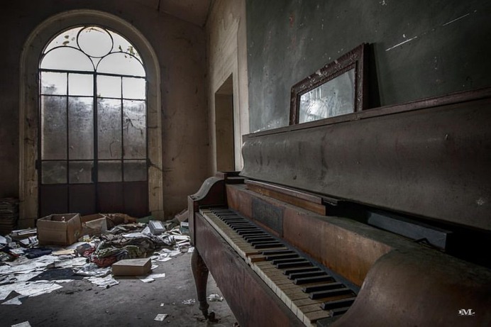 Abandoned Italy: Stunning Urbex Photography by Maurizio Lanzetta
