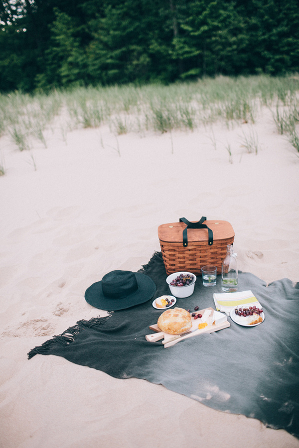 a sunny afternoon picnic basket // smitten studio #nic #beach #food #photography #picnic #pic