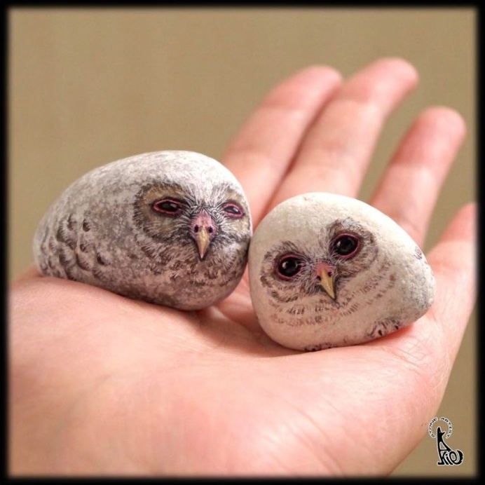 Realistic and Detailed Animal Paintings on Stones by Akie Nakata