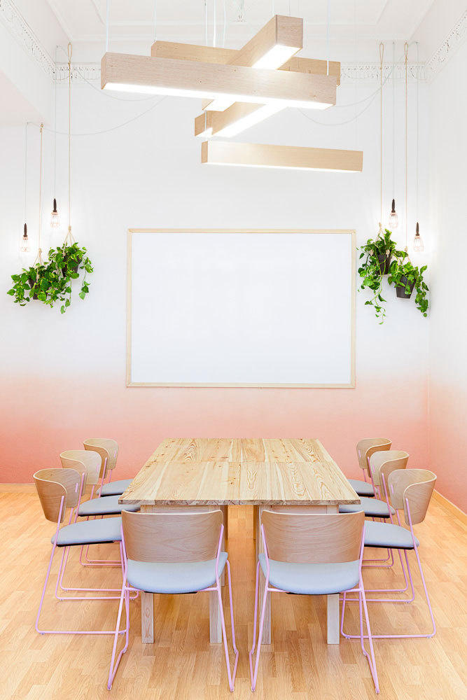 2Day Languages – interiors by Masquespacio