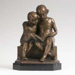 Victor Heinrich Seifert (Vienna, 1870 - Berlin, 1953). Bronze Sculpture 'Girl Reading A Couple Of'