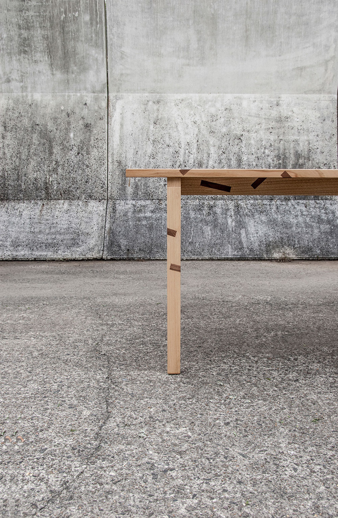Table WIEF. A table with a graphic touch - chesnut / wallnut