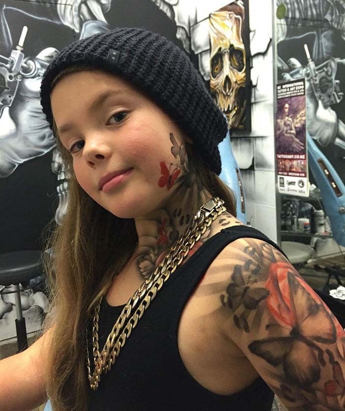 Benjamin gives tattoos to sick kids in hospial