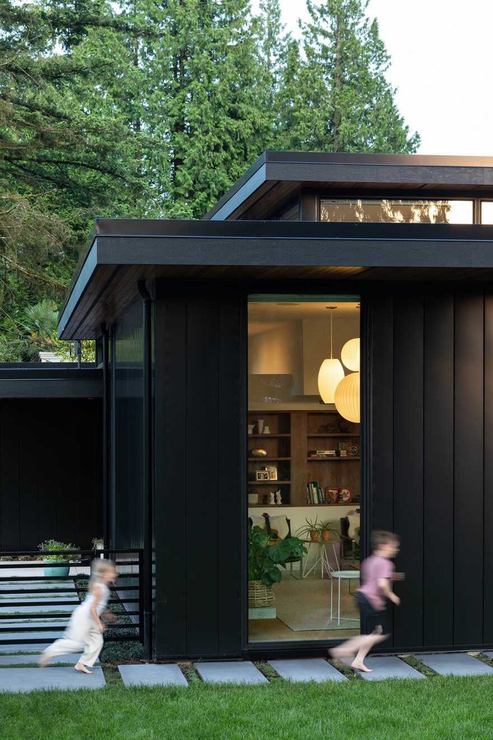 Edgemont Family Home Completely Clad in Black Metal
