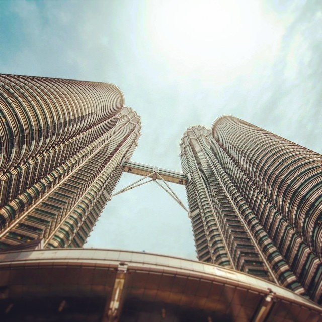 Jan Kloke - Petronas Towers Kuala Lumpur #tropical #modern #city #kuala #lumpur #towers #malaysia #skyscraper #high #petronas