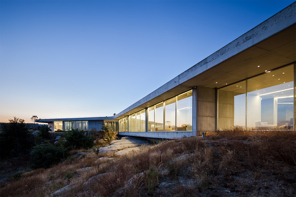 Carvalho Araújo | De Lemos #houses #arajo #architecture #carvalho
