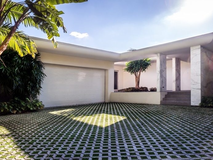 Lenny Kravitz's Former Biscayne Point House - Curbed Miami #patio #concrete #grass