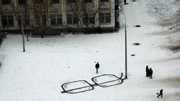 Permalink voor ingesloten afbeelding #glasses #cold #snow #art #street #light #streetlight
