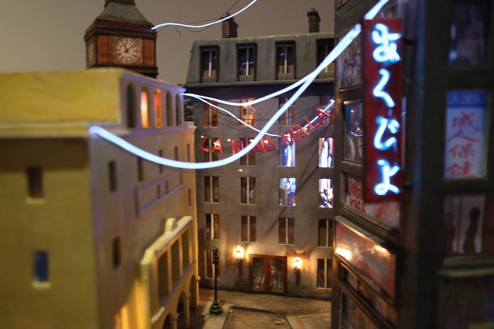 feel-big-live-small-exhibit-6.jpg #miniature #diorama #art