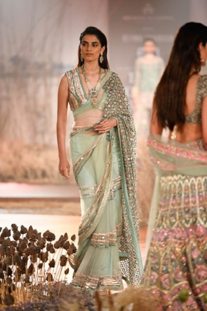 5 Insta-Worthy Fashion Trends For Millenial Brides Of 2020