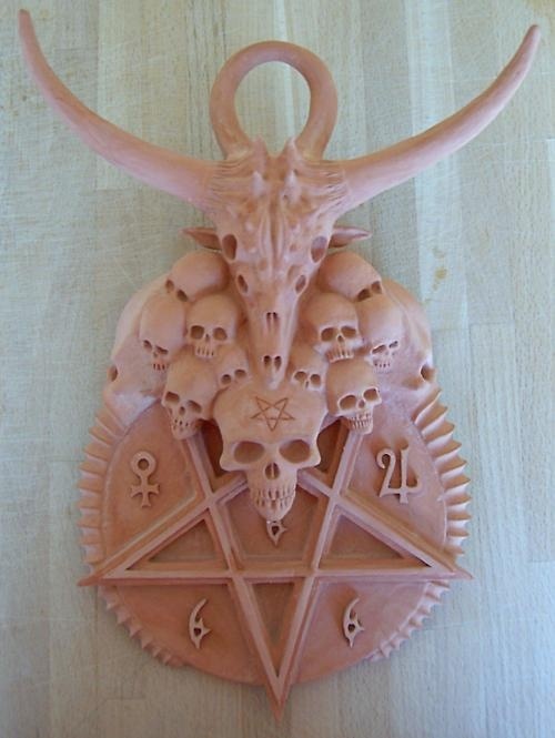 tumblr_lrumloTScT1qav13yo1_500.jpg (500×665) #demonic #skulls #pentagram