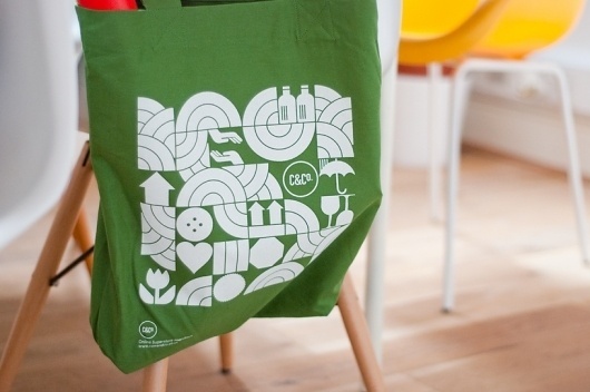 FormFiftyFive – Design inspiration from around the world » Blog Archive » Cow & Co Tote Bags #bag #tote #cowco