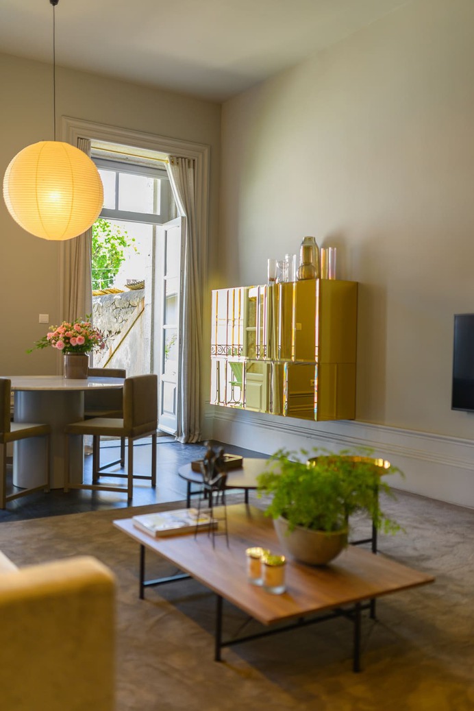 ESQVTA Refurbished a Luxury Apartment in Porto, Portugal
