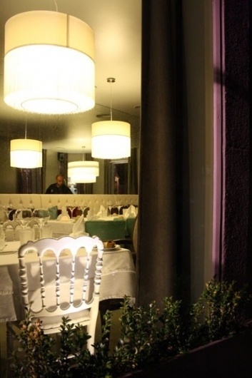 all in one / Restaurante Cais d'4 Porto 2010 www.artspazios.pt #design #architecture #artspazios #restaurant