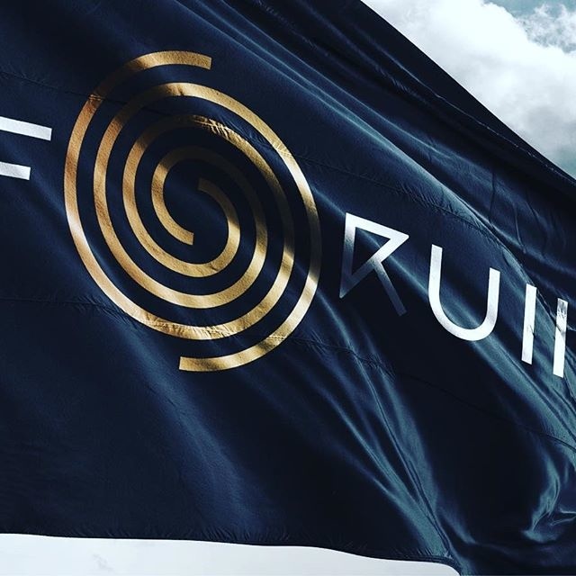 Proyecto Forum con Plural y Eduardo Tokeshi. Nos pidieron cambiarle su identidad visual, descubrimos que en realidad era necesario rescatarl #forumgaleria #peruvian #logodesign #flag #design #spiral #simple #tokeshi #art #artgallery