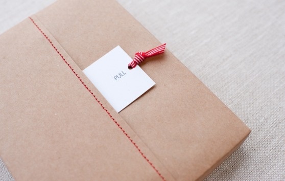 Captura de pantalla 2012 03 11 a las 21.03.02 #packaging #red #stitch #cord