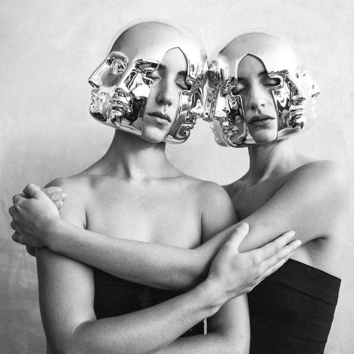 Why Twin Studies Are So Important to Science – Endpoints | A Science Publication by Elysium Health Photographer: CK Fletes Models: Larena and Elyse Winn MOTHERMARYMUSIC Hat: Heidi Lee